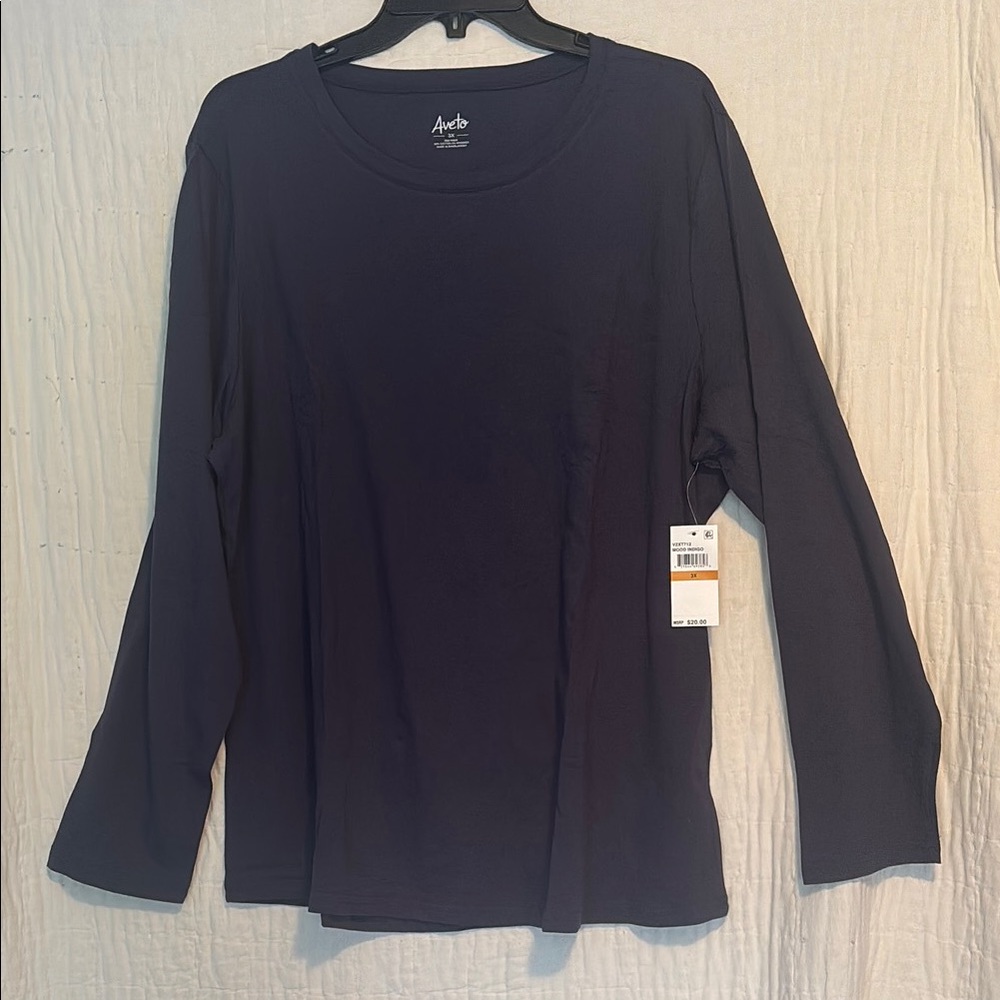 Aveto Women’s Size 3x long  sleeved navy t-shirt NWT